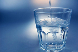 Сколько грамм воды в стакане
